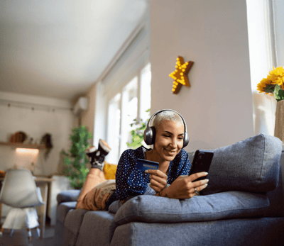 Shopper using installment payments in Samsung Wallet from their sofa